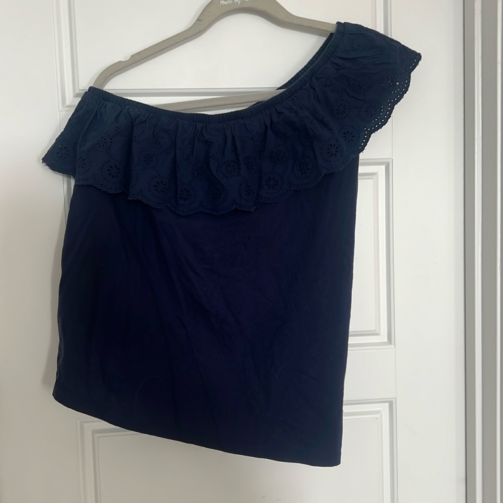 One shoulder top